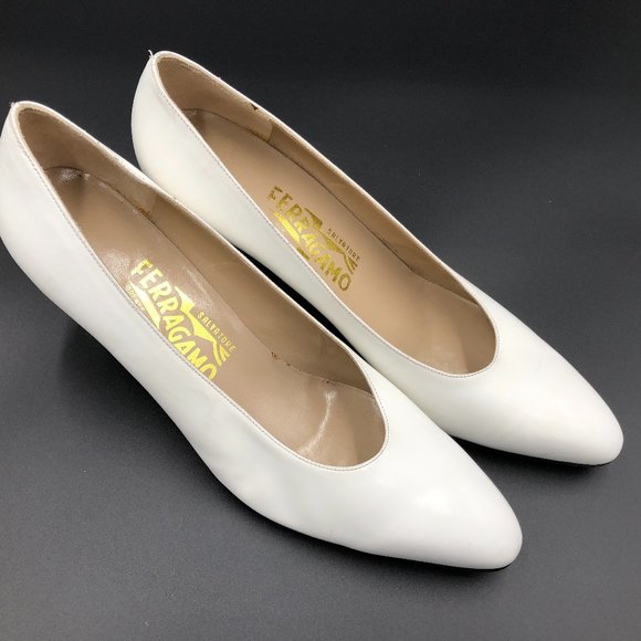 Salvatore Ferragamo ヒール ホワイト ゴールド 23cm m_635f2e75253a8c0d454a0166.jpeg